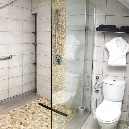 Luxury 3 Bedroom *