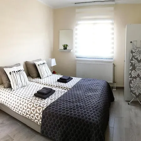 Luxury 3 Bedroom Διαμέρισμα *